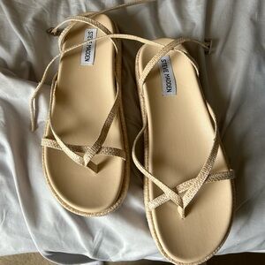Steve Madden Karias Raffia Sandals, size 8 (only worn once)
